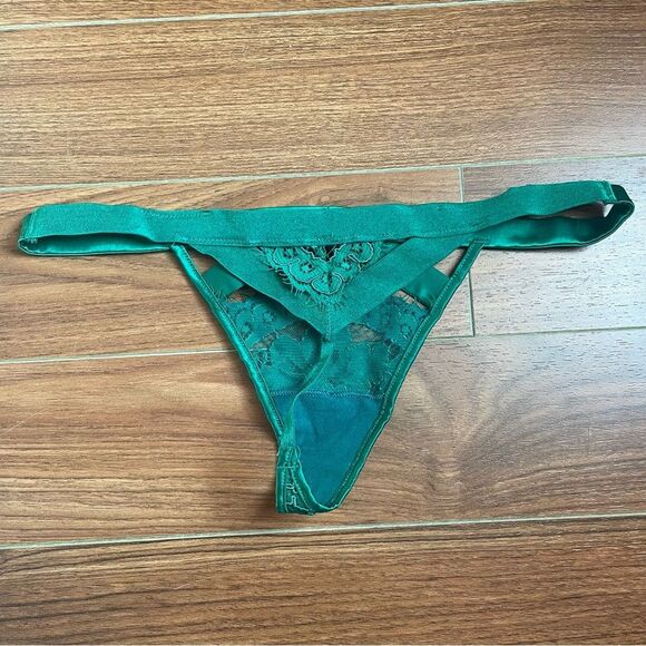 Victoria’s Secret Set Green Limited Edition Lace Ribbon Bra 32DD Small Thong - Picture 7 of 7